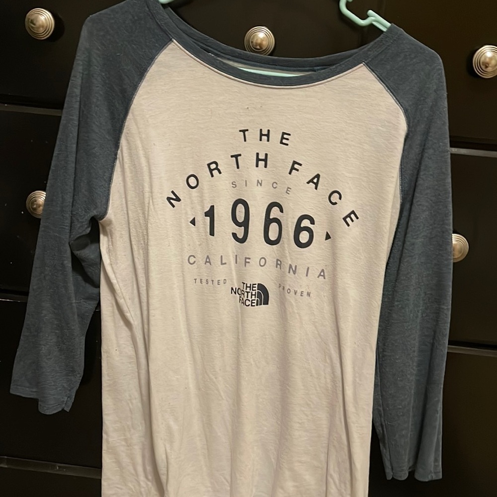 North face 3-4 sleeve shirt